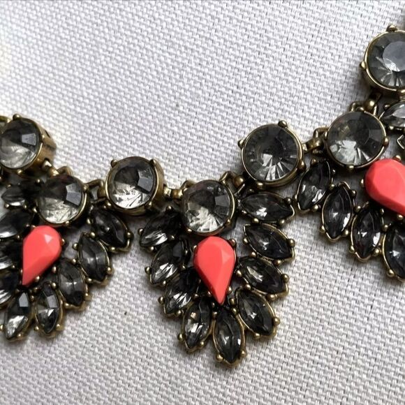 J CREW Aged Brass Gray Coral Chunky Art Deco Cluster Crystal Statement Necklace - Picture 4 of 9